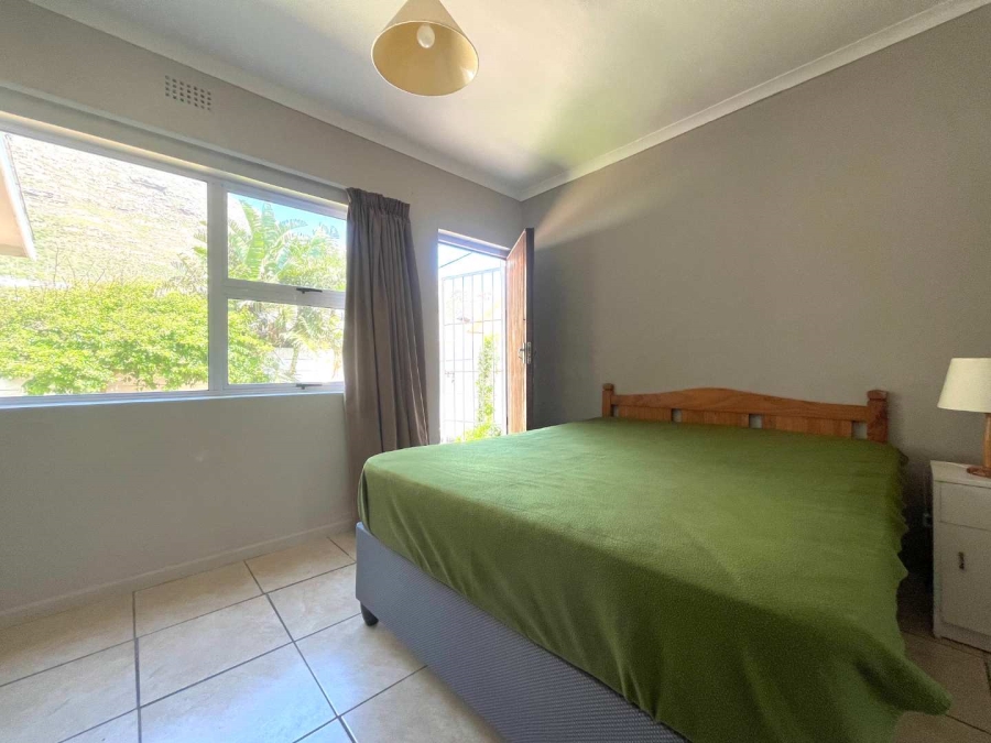 4 Bedroom Property for Sale in Lakeside Western Cape